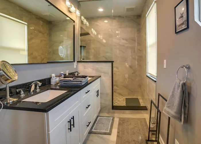 Family-friendly Shadyside Gem Near Dtwn *