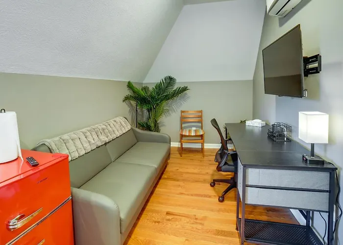 Family-friendly Shadyside Gem Near Dtwn Holiday home *